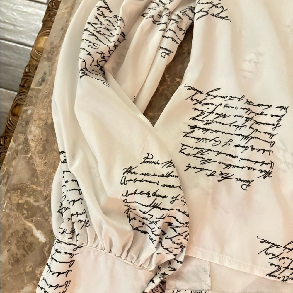 CBR White Blouse with Script Design - Picture 5 of 6